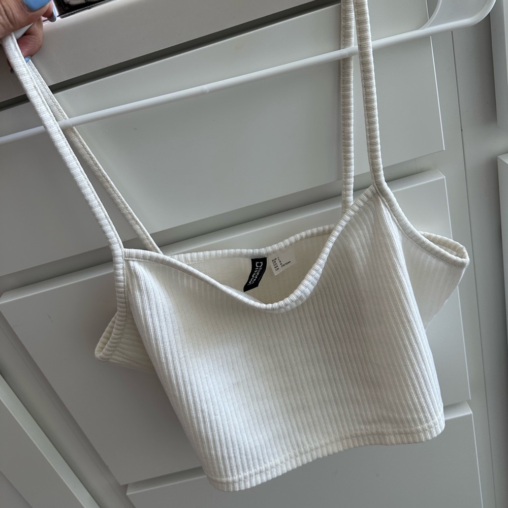 White basic tank top